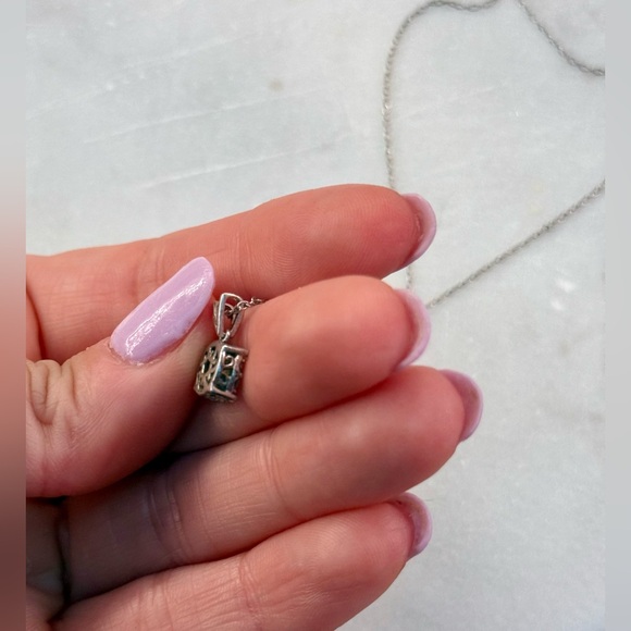 Diamond/silver circle necklace pendent w/ chain - Picture 4 of 4